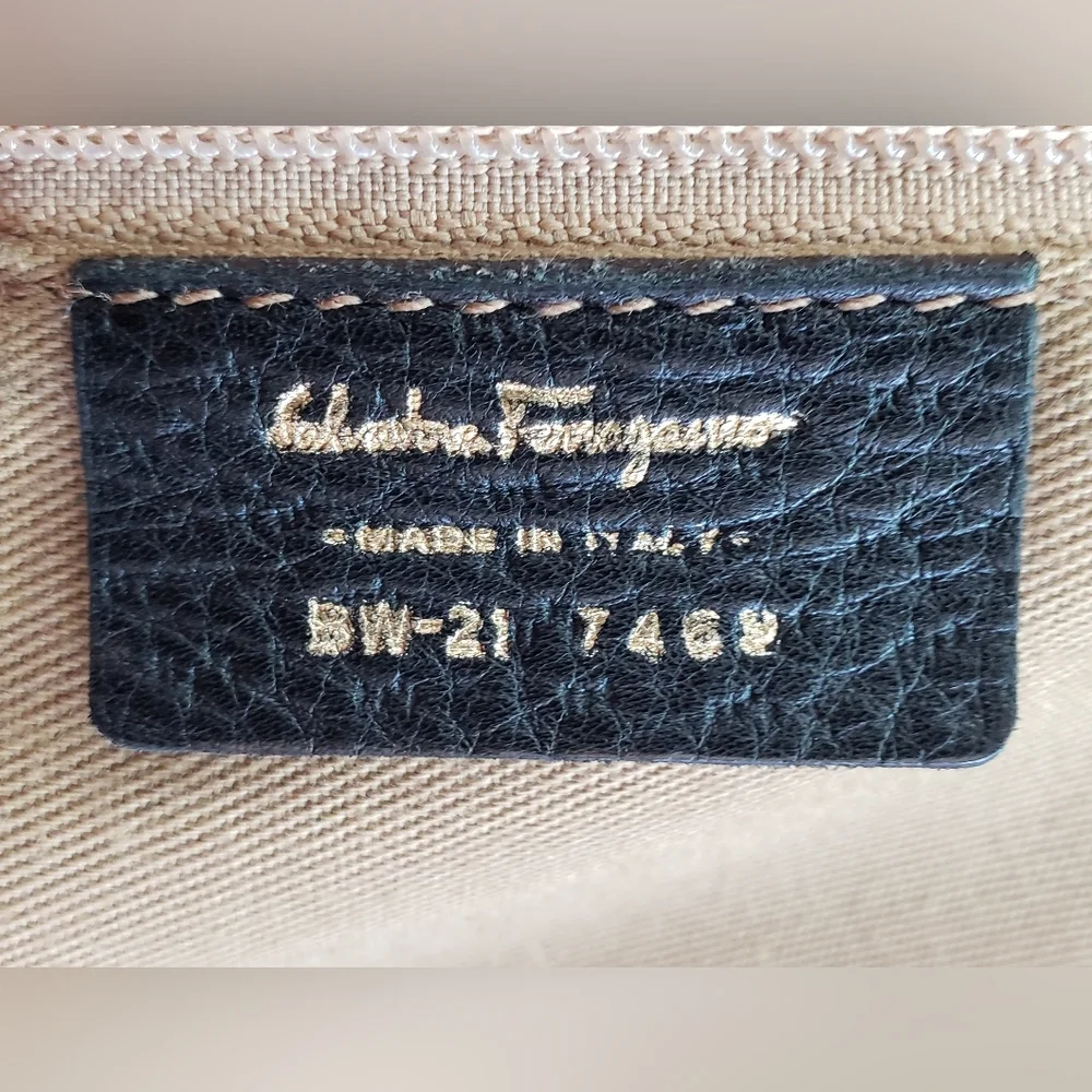 Salvatore Ferragamo Women's Black Leather Hobo Handbag Purse